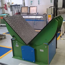 Egyedi tervezésű szerszámfordító